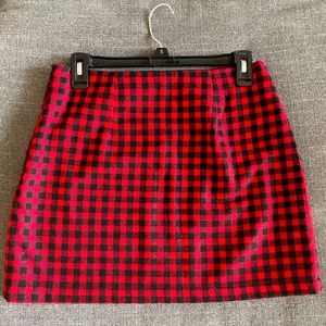 Red/black plaid skirt, size M